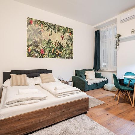 D68 - Downtown Cozy Suite - Best Location By Bqa Budapeste Exterior foto
